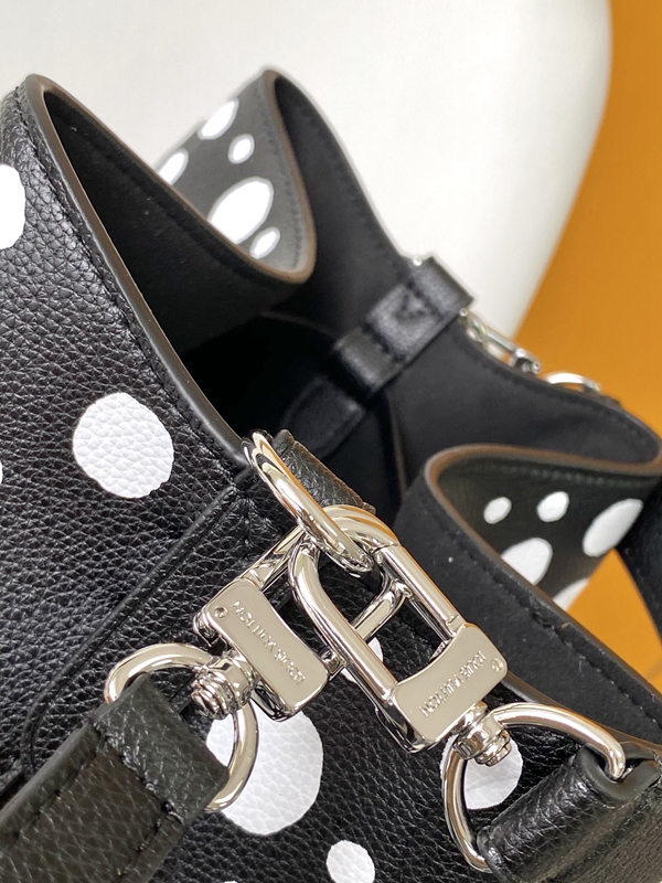 ルイヴィトンバッグ角部分ディテール